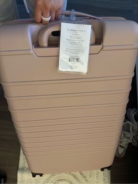 NWT medium BEIS Rose Pink Ridged Hardside Spinner Suitcase